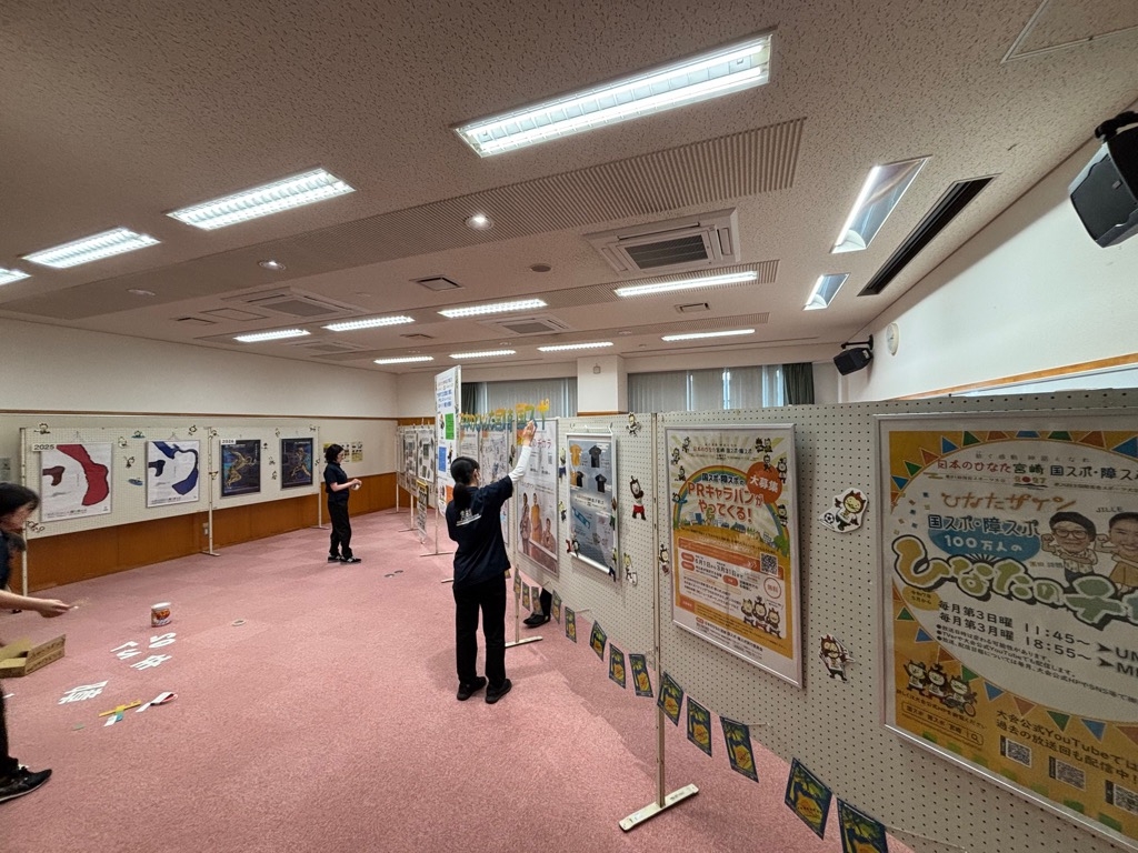 国スポ・障スポ展①設置の様子.jpg